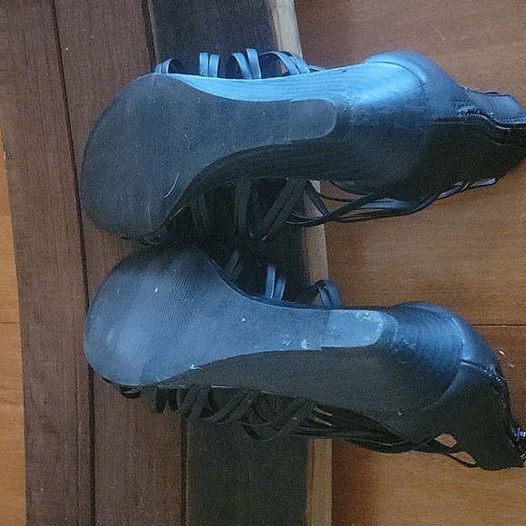 Size 10 gladiator style sandals. - Picture 4 of 4